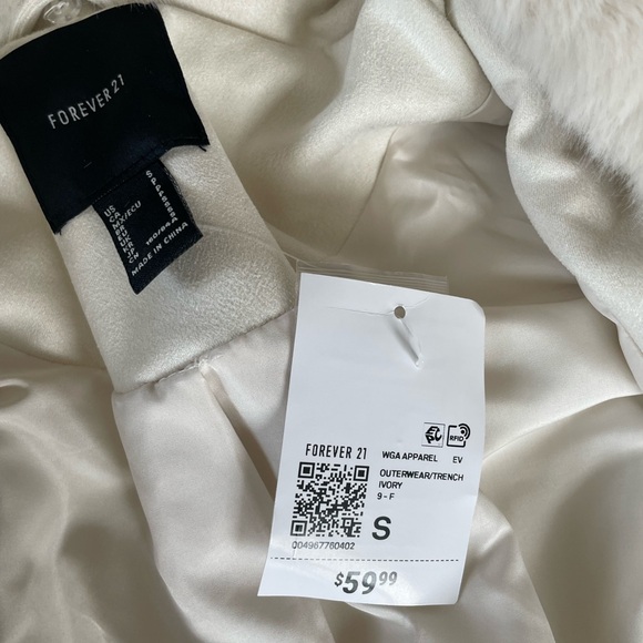 Elegant White Faux Fur Trimmed Coat - Picture 6 of 7